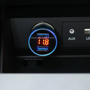 Зарядка в прикуриватель для автомобиля 2*USB TDS TS-CAU69